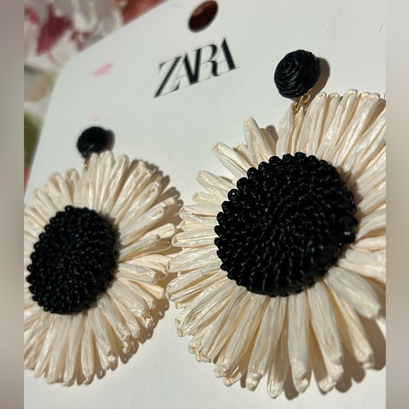 Zara Sun Flower Oversized Earrings - Picture 5 of 5